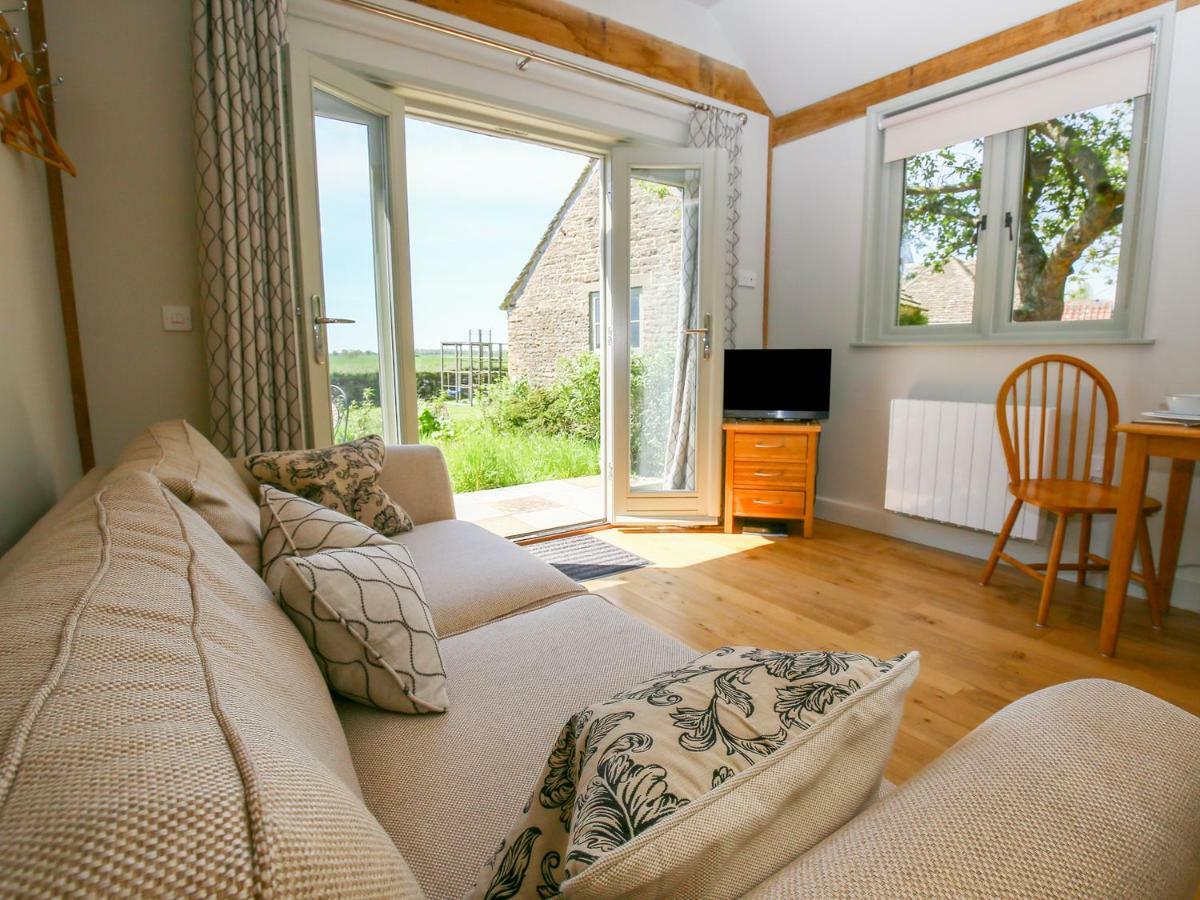The Lodge At Mortons Malmesbury Exteriör bild
