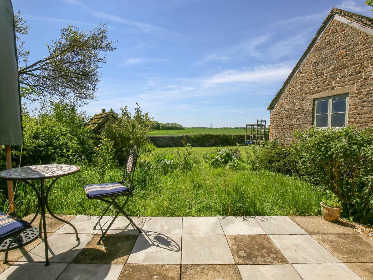 The Lodge At Mortons Malmesbury Exteriör bild
