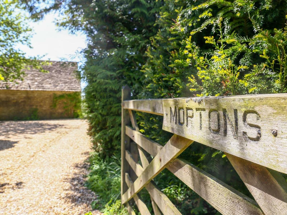 The Lodge At Mortons Malmesbury Exteriör bild
