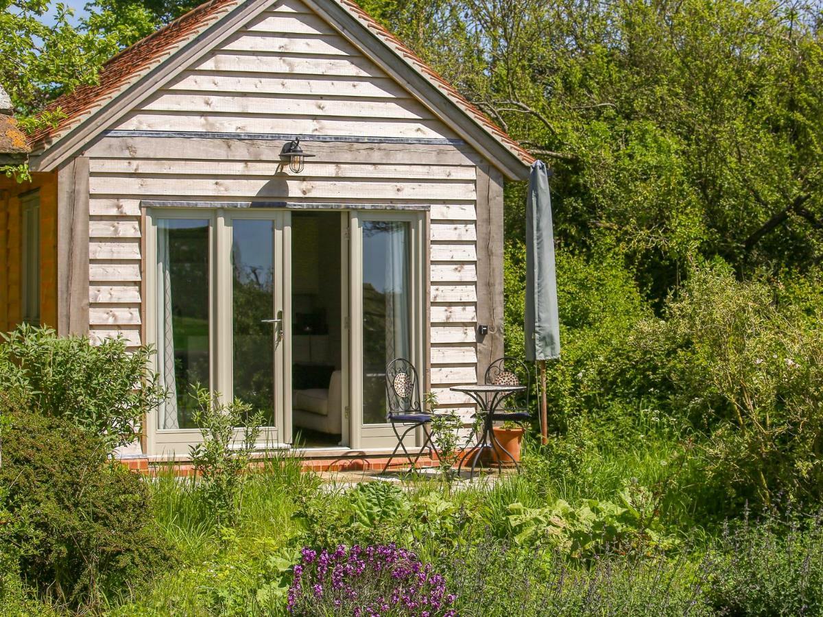The Lodge At Mortons Malmesbury Exteriör bild