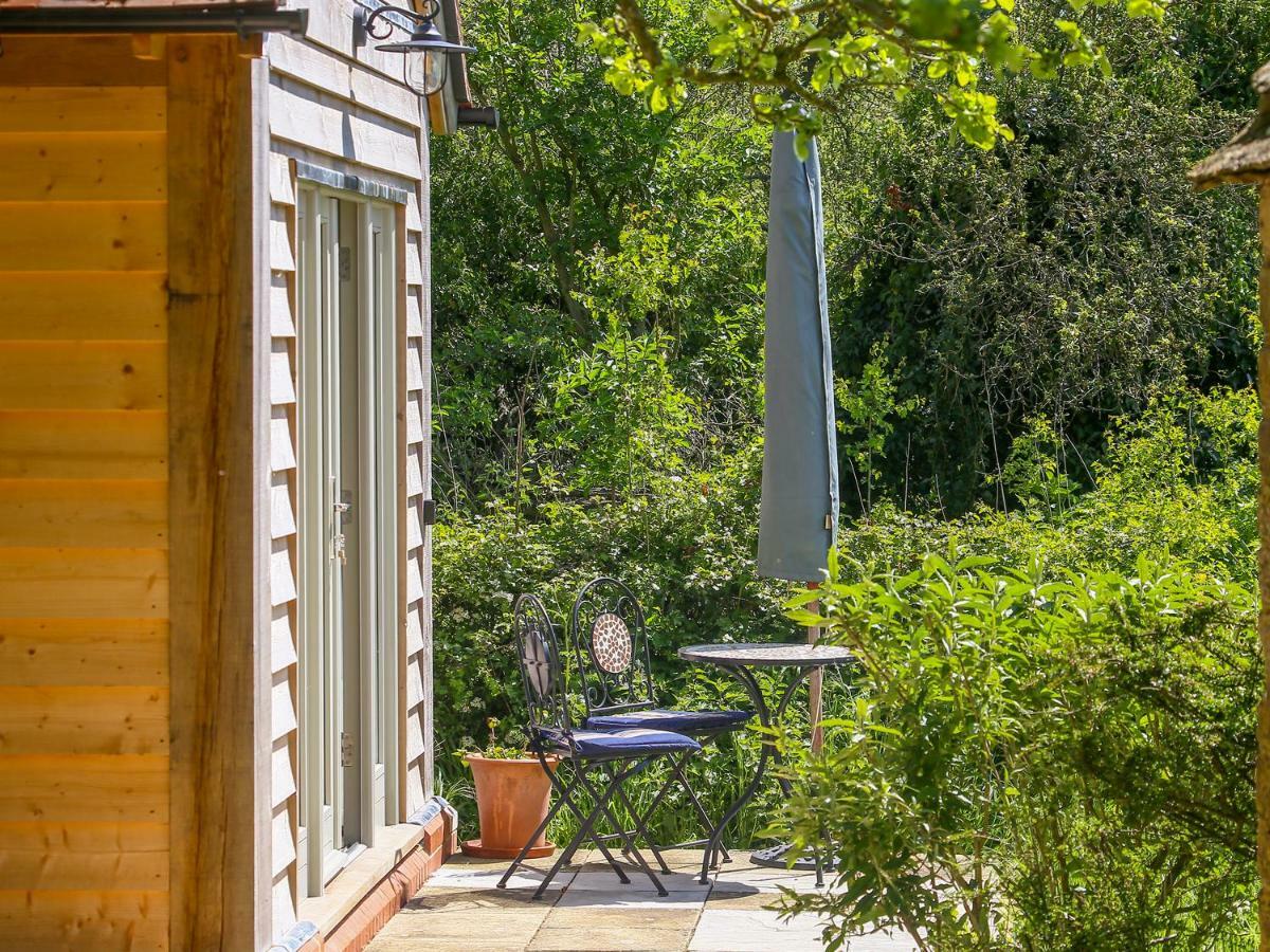 The Lodge At Mortons Malmesbury Exteriör bild